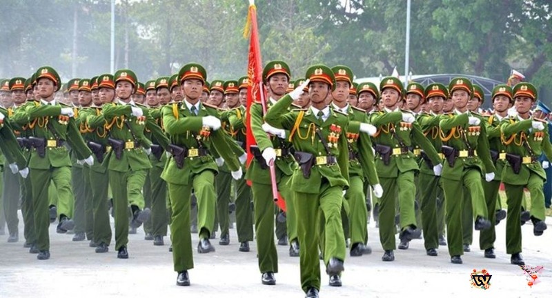 Giải mã giấc mơ thấy công an giúp đề thủ ôm tiền 