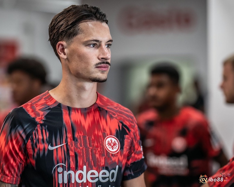 Robin Koch nằm trong top trung vệ hay nhấy c2 được xem là lá chắn thép của Frankfurt